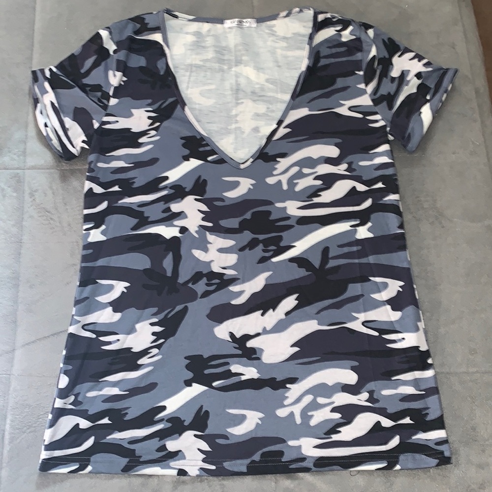 Camo deep V cut tshirt Small adult